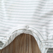 Randig babyromper i mjuk bomull