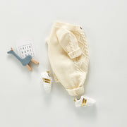 Knitted baby jumpsuit with buttons
