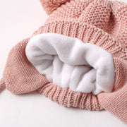 Stickad babymössa med öron och tofsar 