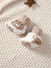 4-delars babyset med björntryck – Långärmad body, byxor, mössa och tossor